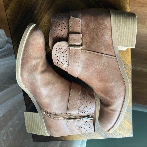 Steve Madden ankle booties - Picture 4 of 8